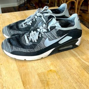 Men’s Nike Airmax fly knit